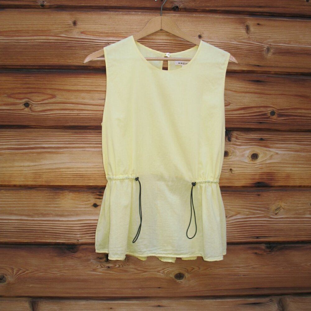 Hache Lightweight Toggle Waist Sleeveless Top